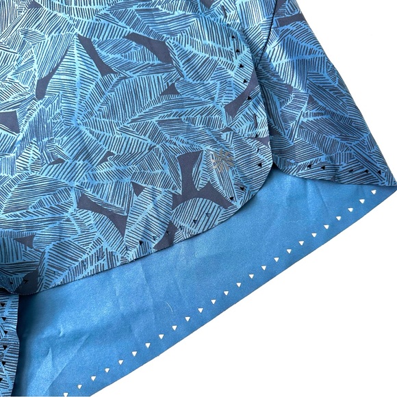 Athleta RARE Laser run shorts in tropical palm leaf print - Picture 4 of 4